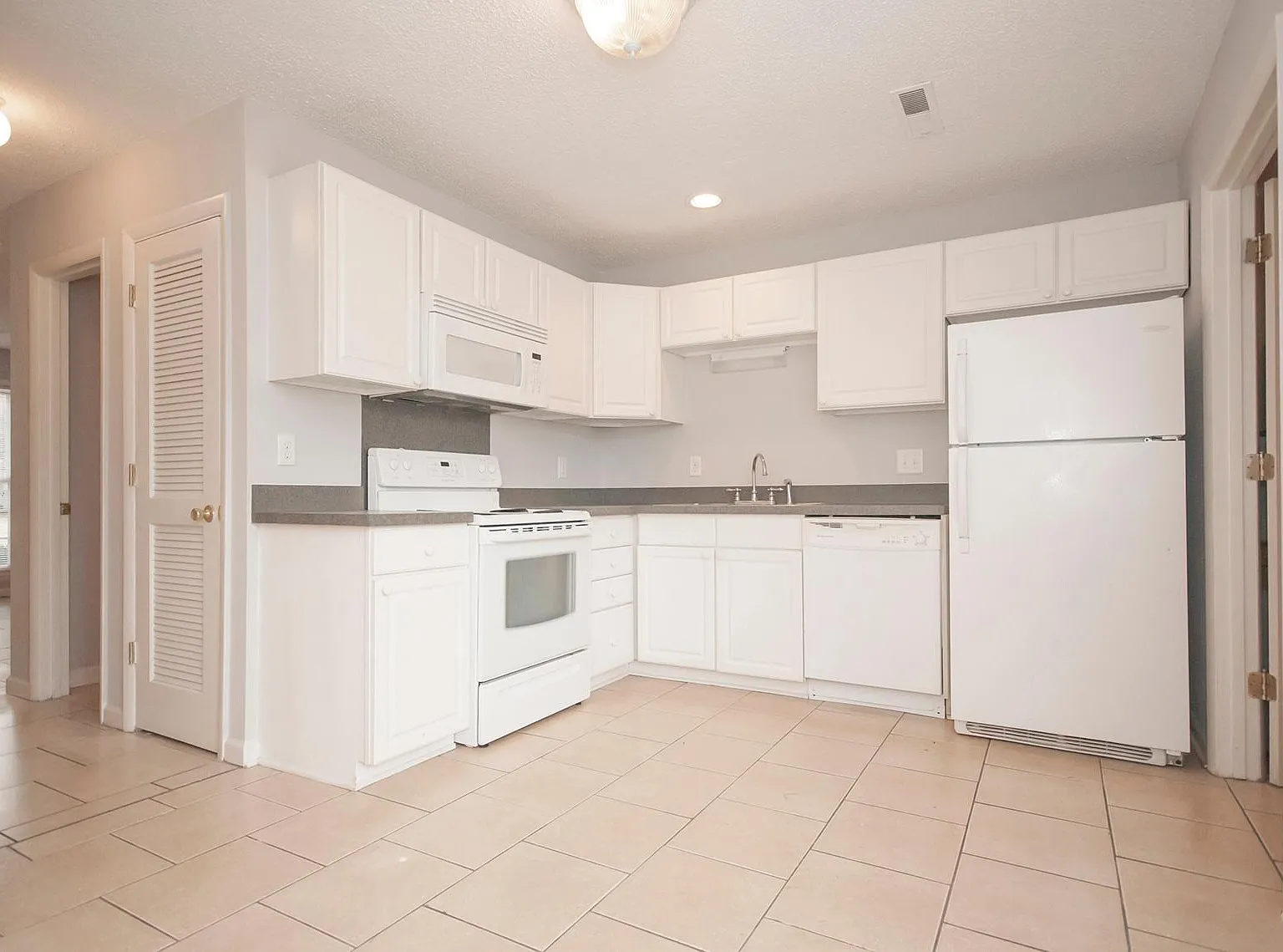 2 bed, 1.5 bath, 1003 sqft, $1,875 — Photo 1