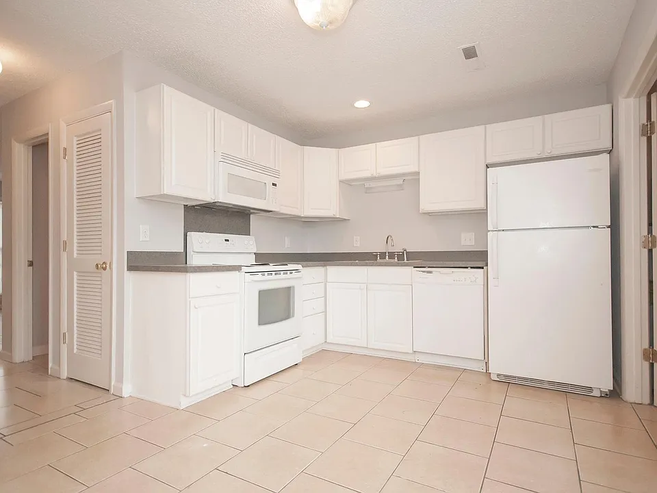 9 Anderson Ave #B