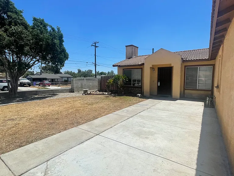 14695 Upland Ave — Photo 2