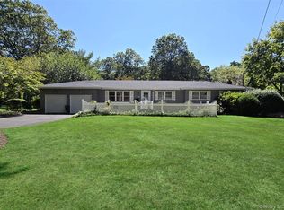 30 Elizabeth Way, Ridge, NY 11961