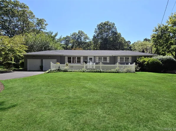 30 Elizabeth Way, Ridge, NY 11961