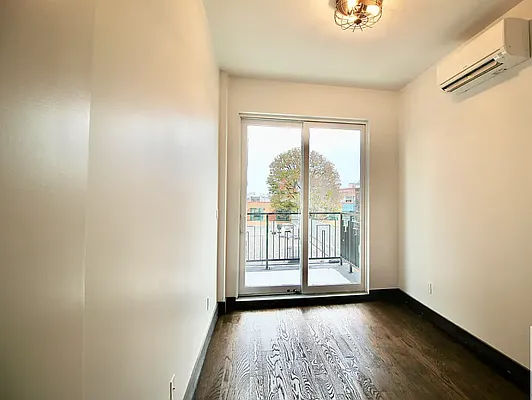 Rented by Loom Capital Group Inc. | media 3