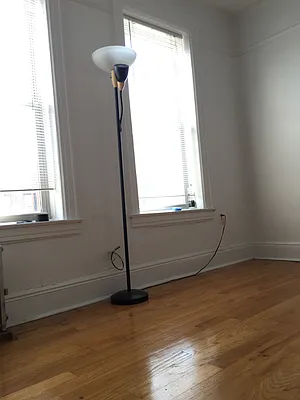 Rented by Metroline Realty | media 14