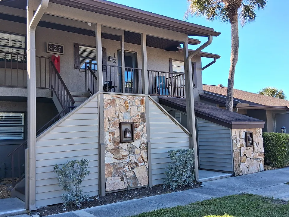927 Capri Isles Blvd #12
