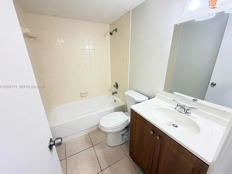 101 NE 41st St #B35 — Photo 9