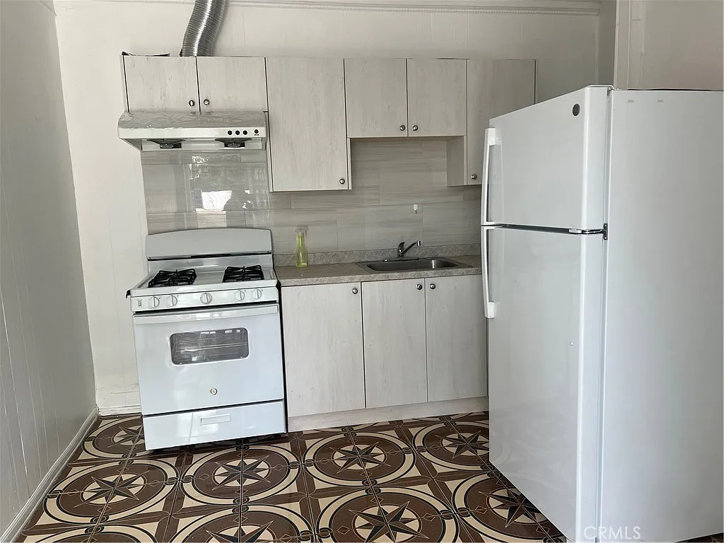 2 bed, 650 sqft, $1,900 — Photo 4