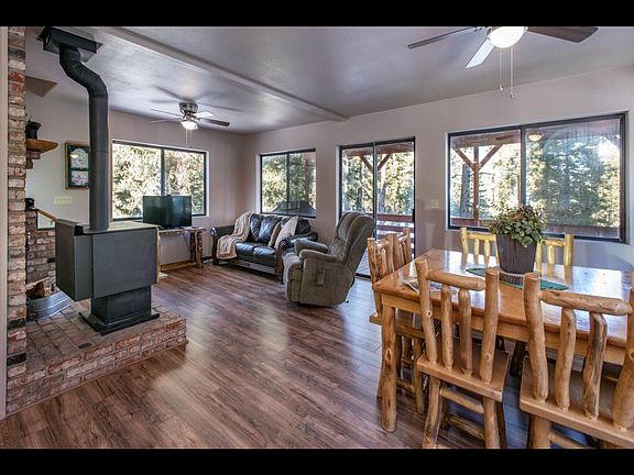 Living room & diningroom