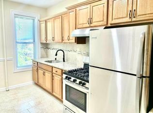 1860 Cornelia St #1B, Ridgewood, NY 11385