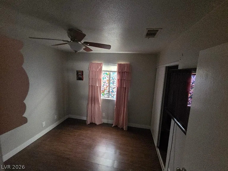 553 Grimsby Ave — Photo 5