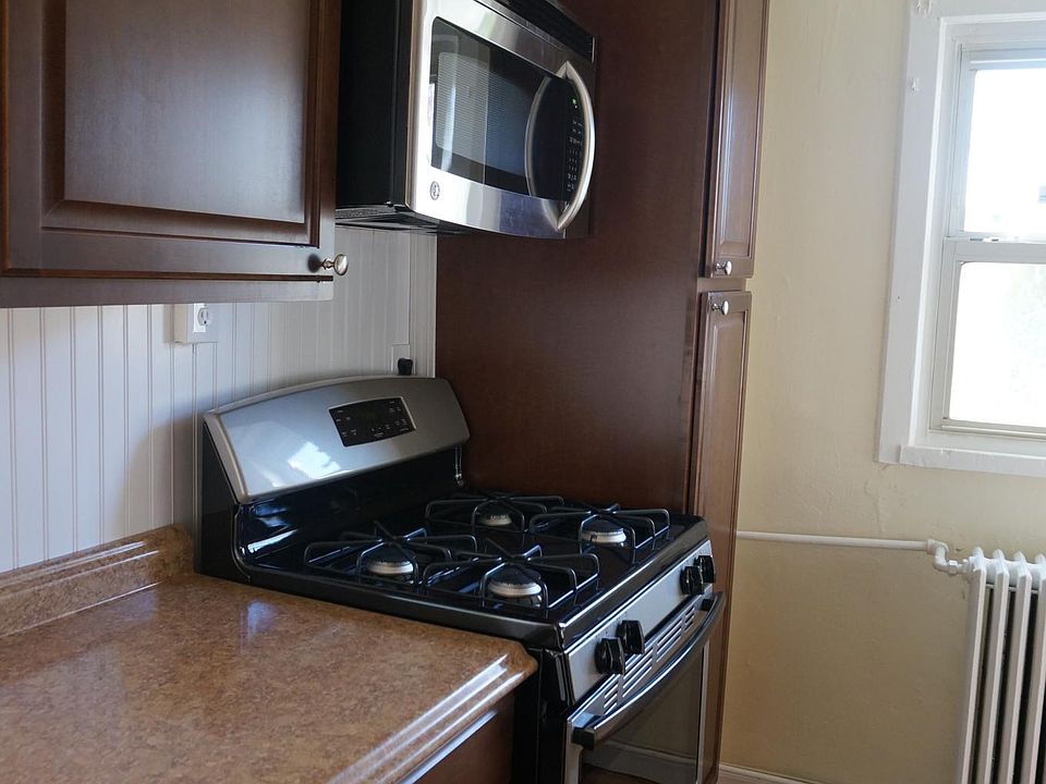 Updated Kitchen with gas stove