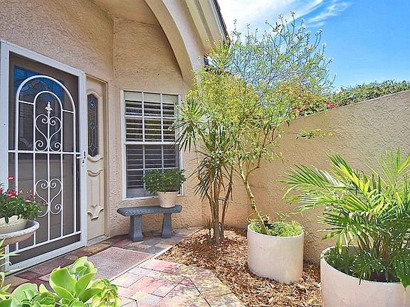 3rd image of 3890 LYNDHURST COURT