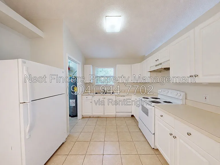 908 Helen St — Photo 6