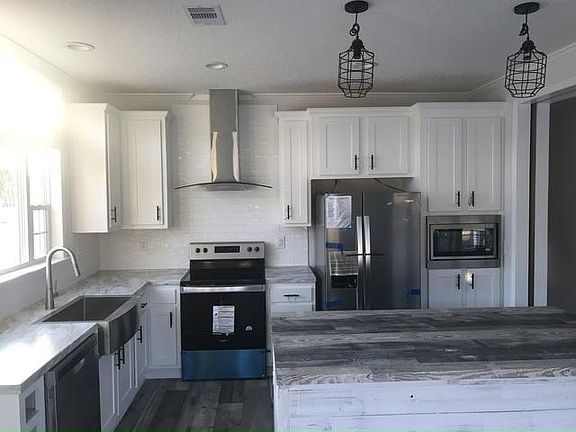 3rd image of 31 Freedom Dr