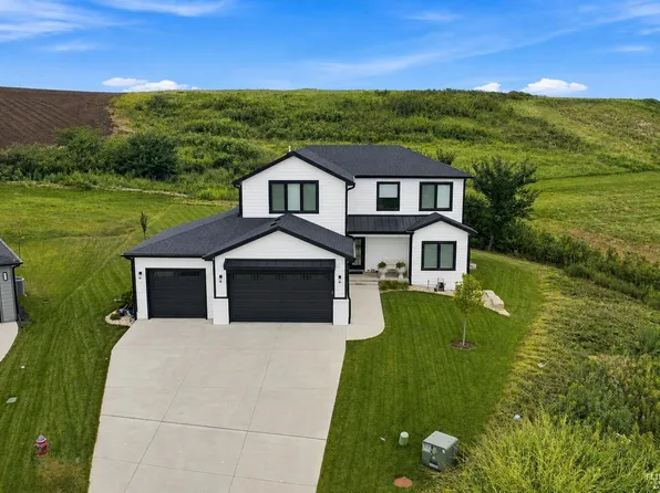 3914 Travers Cir, Manhattan, KS 66503