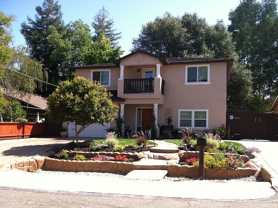 gorgeous curb appeal