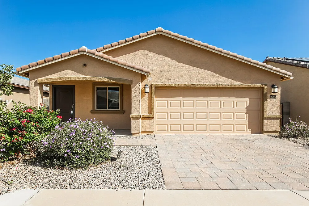 3 bed, 2.0 bath, 1174 sqft, $1,720 — Photo 1