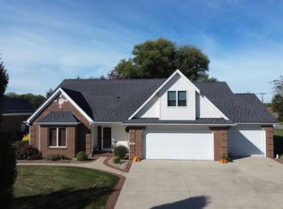 927 Woodridge Ct, Decatur, IN 46733