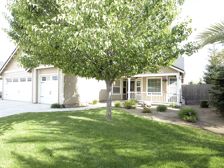 6601 E Saginaw Way — Photo 2