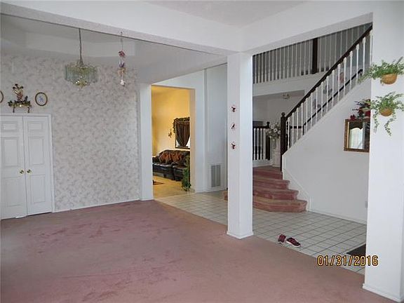 2nd image of 606 E Grubb Dr