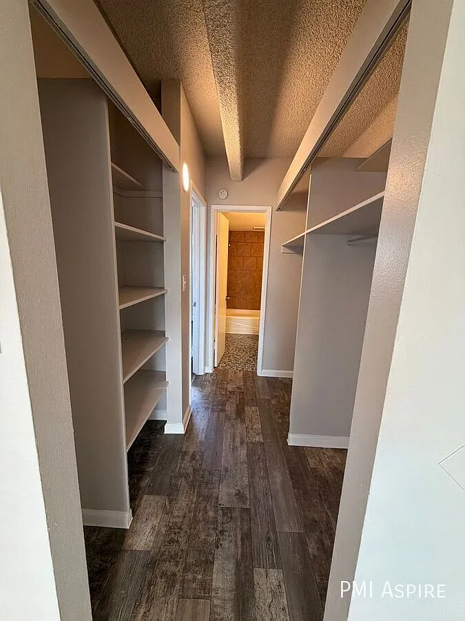 1 bed, 1.0 bath, 700 sqft, $800 — Photo 3