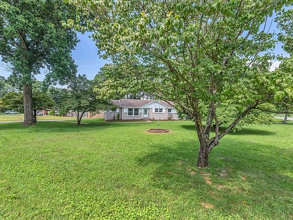 4th image of 104 Belaire Dr