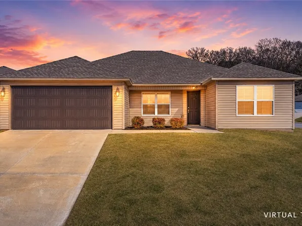 130 Worley St, Huntsville, AR 72740