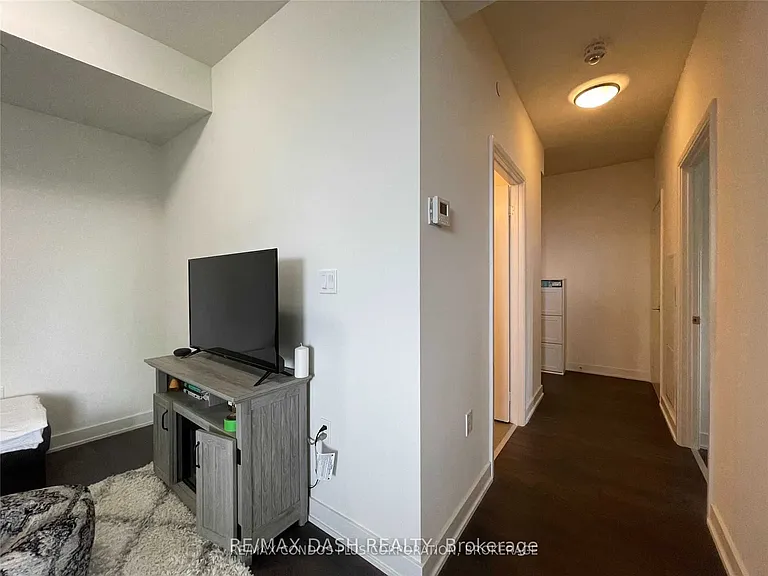 27 Bathurst St #902W — Photo 33