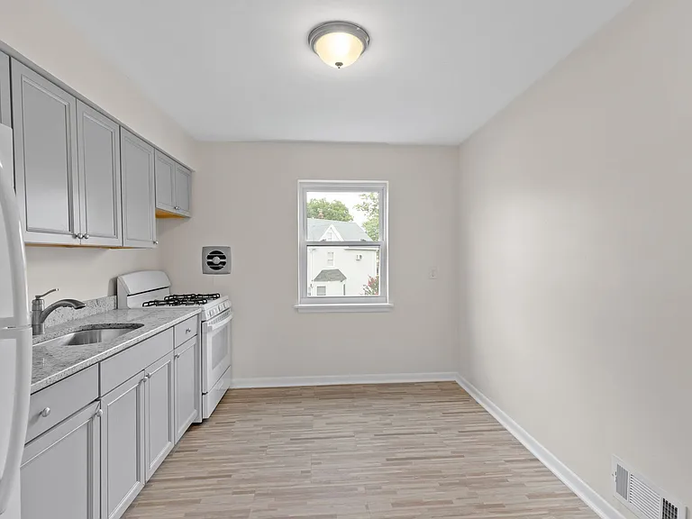 1 Oak St #150-154 — Photo 10