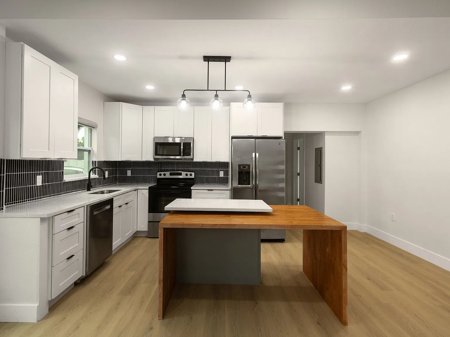 910 East Osborne Avenue - 1 — Photo 3