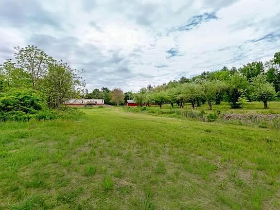 4th image of 704 Gardiner Road