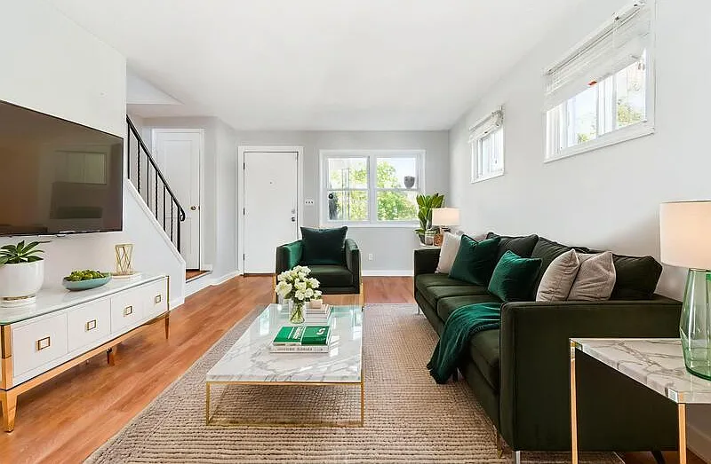 3 bed, 1.5 bath, 1024 sqft, $1,799 — Photo 3