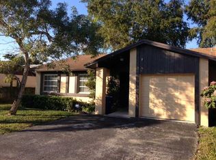 9321 E Daffodil Ln, Hollywood, FL 33025