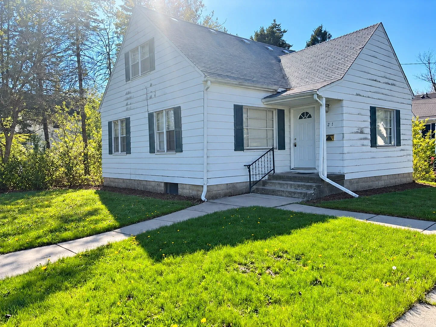 4 bed, 1.0 bath, $1,375 — Photo 1