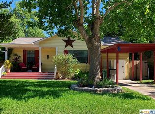 1409 E Rosebud Ave, Victoria, TX 77901