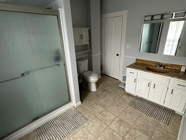 921 Franklin Ave — Photo 10