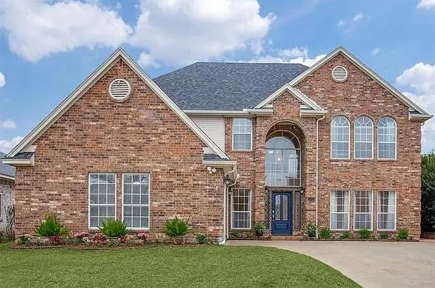 5 bed, 3079 sqft, $3,950 — Photo 3