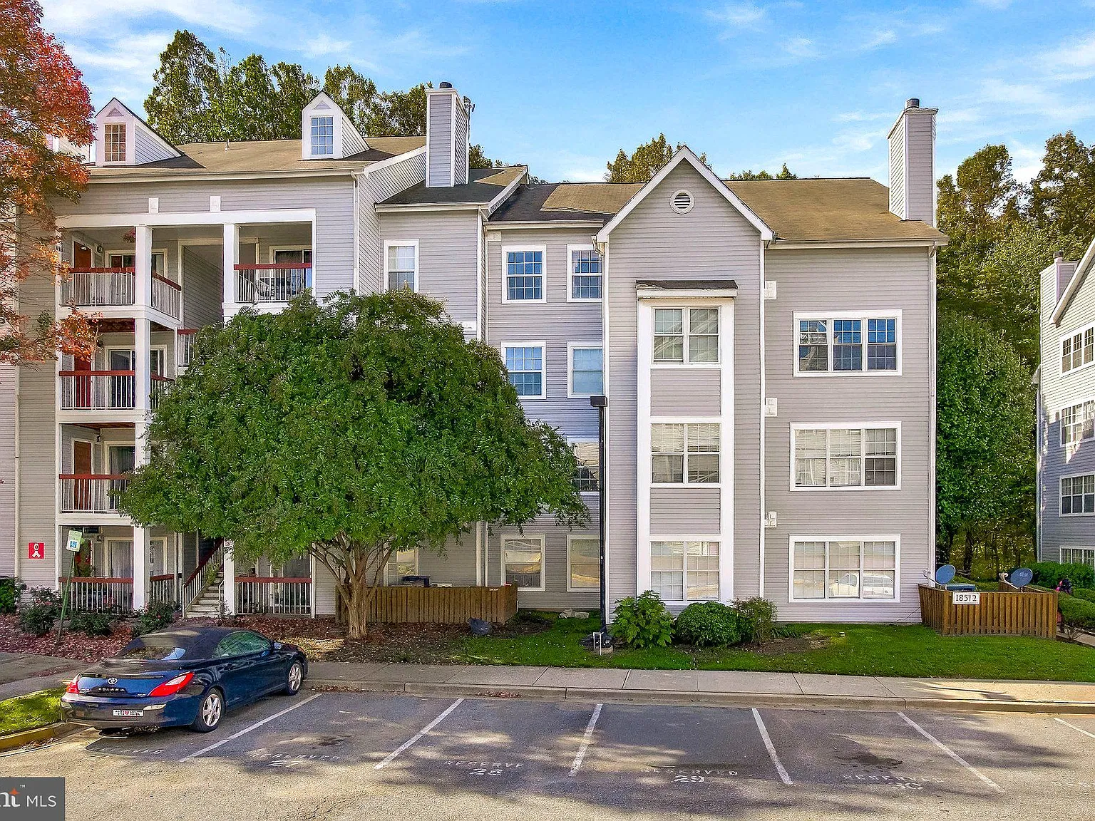 2 bed, 2.0 bath, 914 sqft, $1,850 — Photo 2