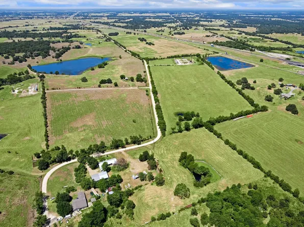 4450 Greenbriar Rd, Madisonville, TX 77864