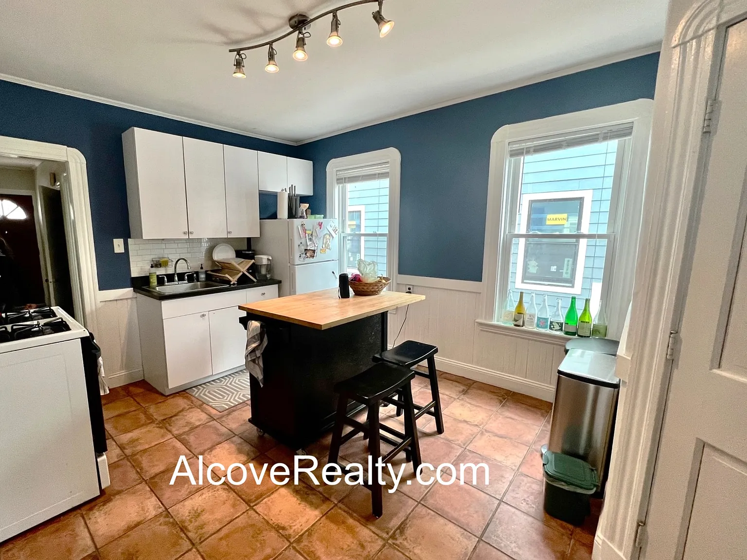 3 bed, 1.5 bath, $4,200 — Photo 4