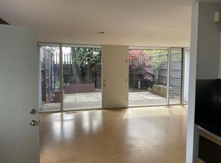 721 N 38th St, Seattle, WA 98103