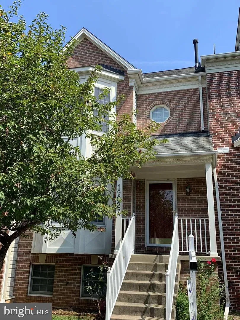 4 bed, 3.5 bath, 2296 sqft, $2,950 — Photo 1
