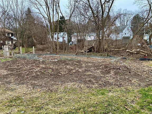 3rd image of 223 Seneca Dr