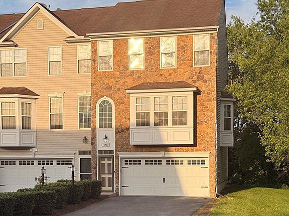 2nd image of 10329 Lantern Ln