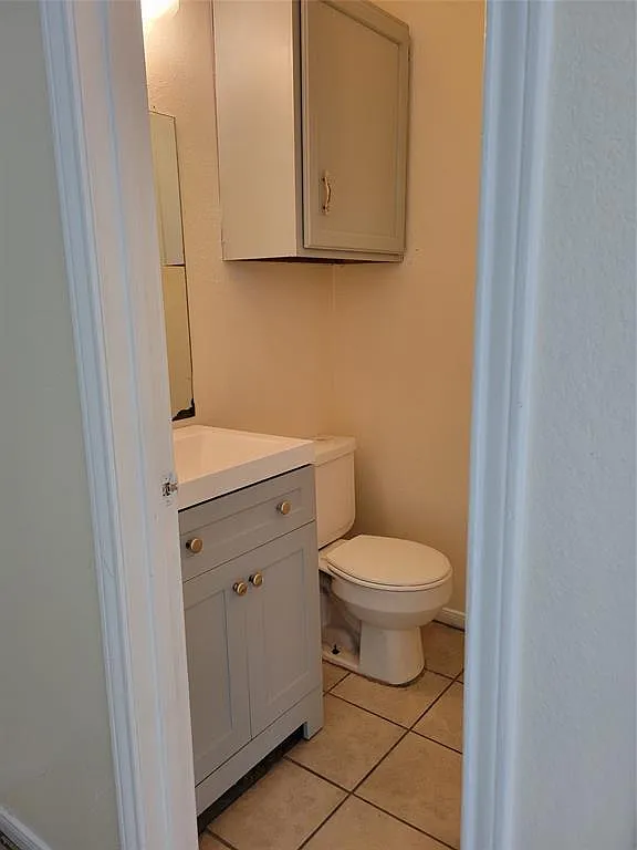 2 bed, 1.5 bath, 4232 sqft, $1,200 — Photo 4