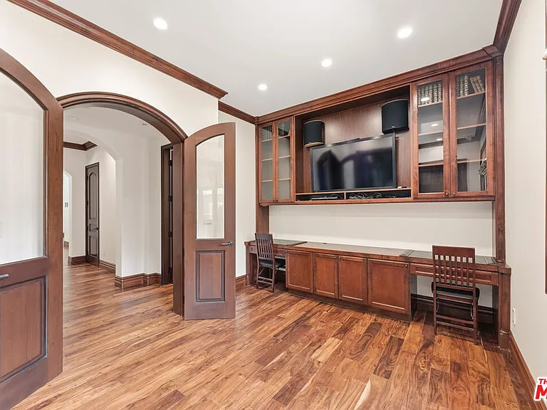 2108 San Ysidro Dr — Photo 33