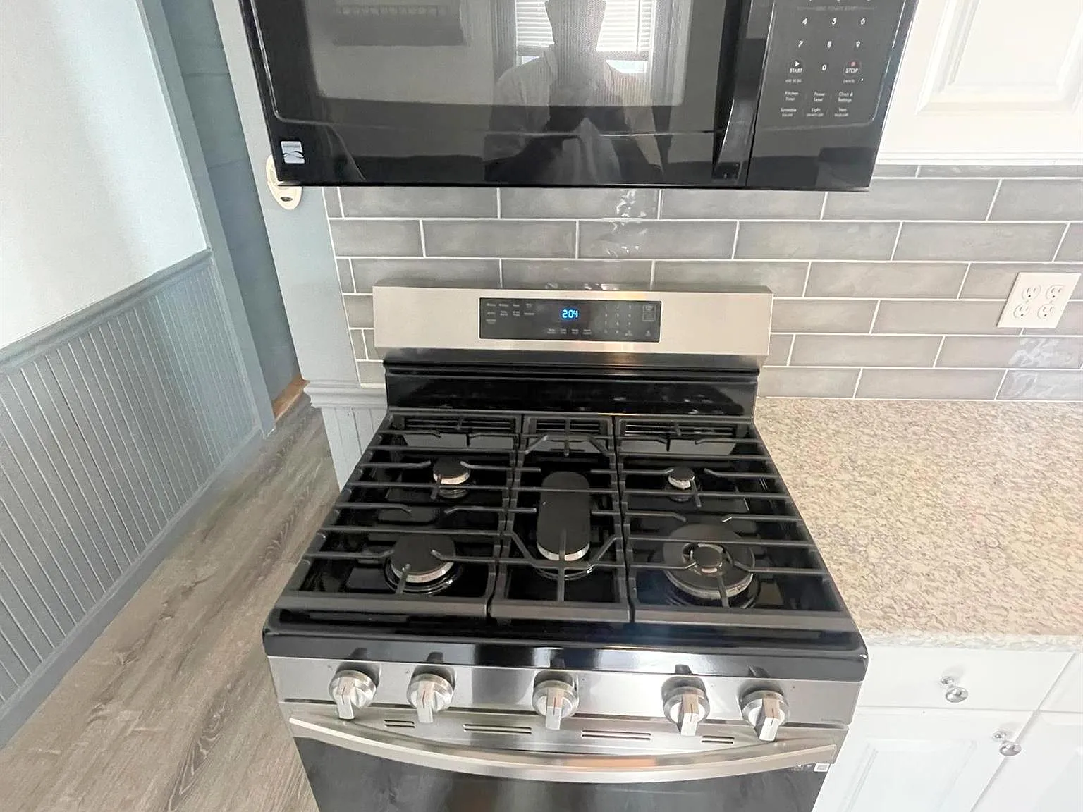 2 bed, 1050 sqft, $3,300 — Photo 4