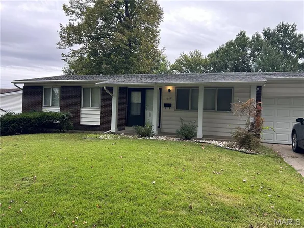 1740 Koch Dr, Florissant, MO 63033