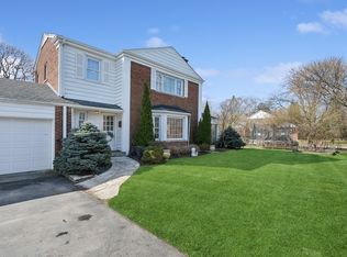 3825 Golf Rd, Evanston, IL 60203