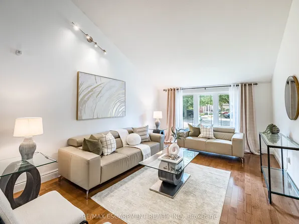 16 Ackrow Ct, Toronto, ON M9C 5C4