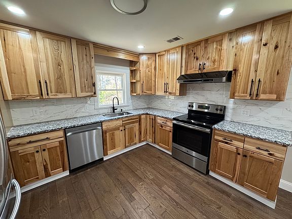 4th image of 110 Carrs Hill Rd